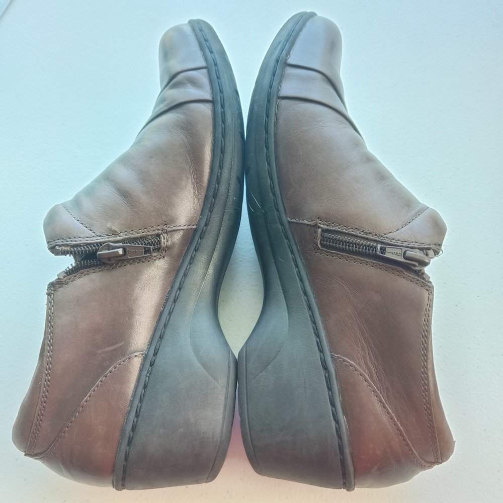 Clarks Collection Shoes‎ Womens Size 10 Brown Slip On Zip Soft Cushion Clog - Picture 6 of 8